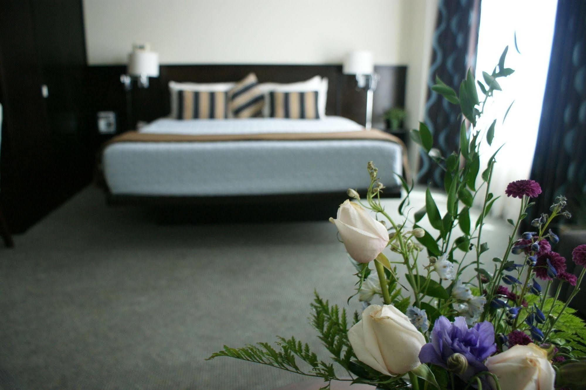 Aurora Hotel Avalon Bagian luar foto